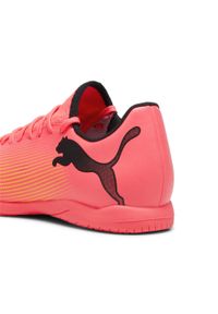 Puma - Buty piłkarskie FUTURE 7 PLAY IT PUMA Sunset Glow Black Sun Stream Pink Orange. Kolor: czarny, pomarańczowy, wielokolorowy. Materiał: syntetyk, materiał. Sport: piłka nożna