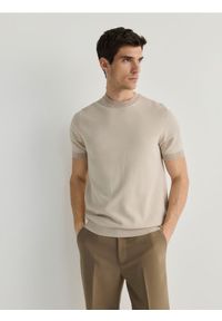 Reserved - Sweter z krótkim rękawem - beżowy. Kolor: beżowy. Materiał: dzianina, bawełna. Długość rękawa: krótki rękaw. Długość: krótkie