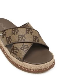 DKNY Klapki K1666574 Brązowy. Kolor: brązowy. Materiał: skóra #4