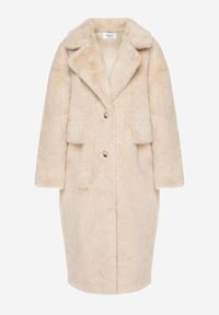 Born2be - Beżowy Futrzany Płaszcz Jednorzędowy z Kieszeniami Zapinany na Guziki Parilda. Okazja: na co dzień. Kolor: beżowy. Materiał: futro. Sezon: zima. Styl: casual, elegancki #2