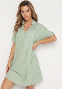 Born2be - Zielona Pudełkowa Sukienka z Bawełny z Podwijanymi Rękawami Carinea. Okazja: na co dzień, do pracy, na spotkanie biznesowe. Typ kołnierza: dekolt w serek. Kolor: zielony. Materiał: bawełna. Styl: biznesowy, klasyczny, casual, elegancki #3