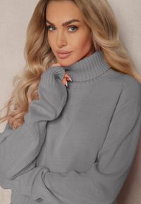 Renee - Ciemnoszary Luźny Golf o Klasycznym Fasonie z Prążkami na Ściągaczach Basum. Okazja: na co dzień. Typ kołnierza: golf. Kolor: szary. Materiał: jeans. Wzór: prążki. Styl: klasyczny #7