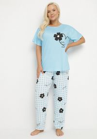 Born2be - Niebieski Komplet Piżamowy z Motywem Kwiatowym Spodnie i T-shirt Milossa. Kolekcja: plus size. Kolor: niebieski. Długość: krótkie. Wzór: kwiaty