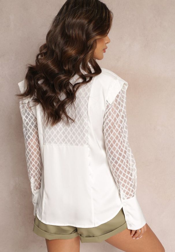 Renee - Biała Siateczkowa Koszula z Kołnierzem Higisa. Kolor: biały. Materiał: tkanina