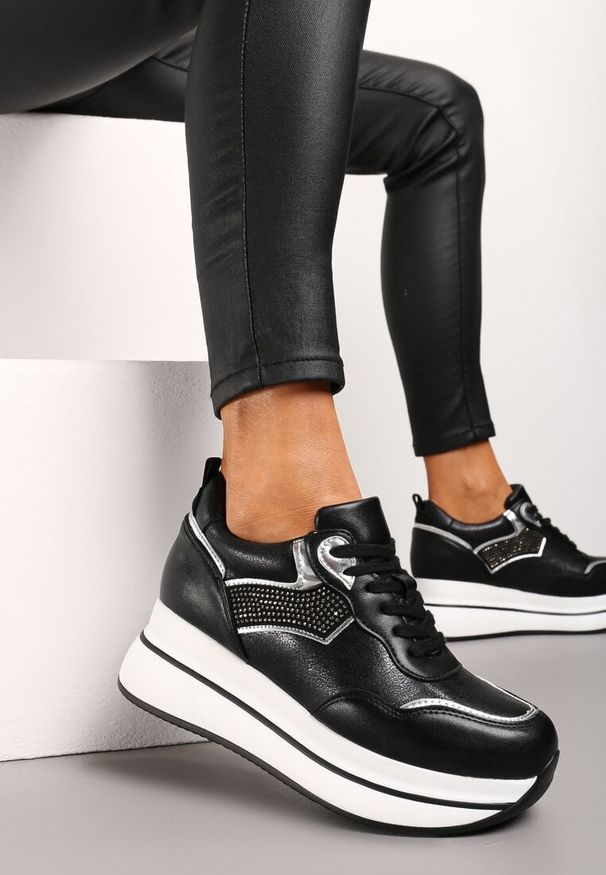 Born2be - Czarne Sneakersy na Grubej Podeszwie z Ozdobnymi Cyrkoniami Alista. Okazja: na co dzień. Kolor: czarny. Sport: turystyka piesza
