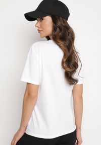 Born2be - Biały Gładki T-shirt z Krótkim Rękawem Elldora. Okazja: na co dzień. Kolor: biały. Materiał: bawełna, jeans. Długość rękawa: krótki rękaw. Długość: krótkie. Wzór: gładki. Styl: casual #6