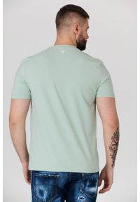 Guess - GUESS Pistacjowy t-shirt męski z wytłaczanym logo. Kolor: zielony. Wzór: aplikacja #5