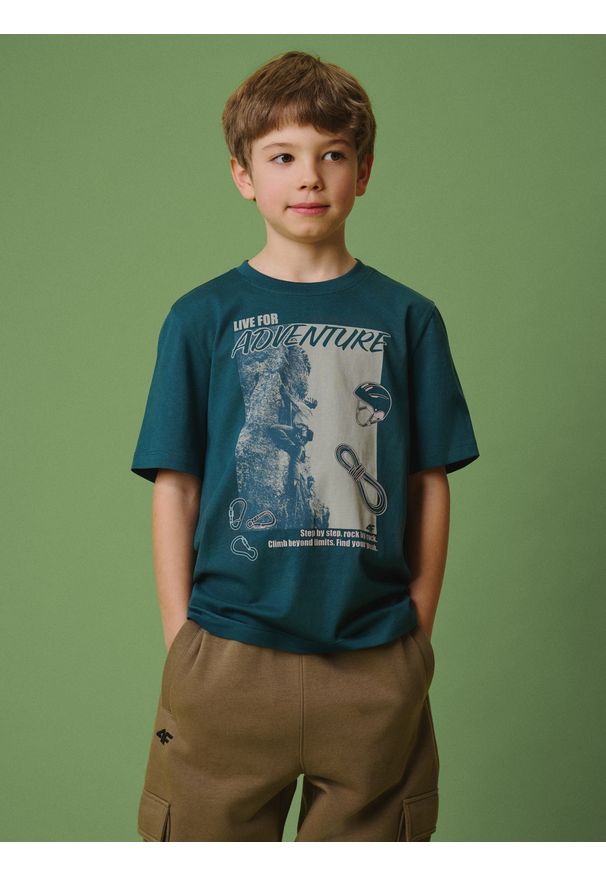 4f - 4F T-shirt regular z nadrukiem chłopięcy - turkusowy 164 (13-14 lat). Okazja: na co dzień. Kolor: turkusowy. Materiał: dzianina, bawełna. Wzór: nadruk. Sezon: lato. Styl: casual
