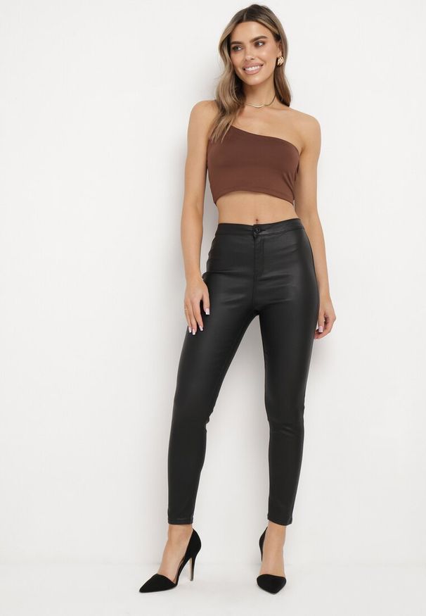 Born2be - Czarne Spodnie Skinny z Imitacji Skóry Amarael. Okazja: na co dzień. Kolor: czarny. Materiał: skóra. Wzór: aplikacja. Styl: casual, elegancki, sportowy, klasyczny