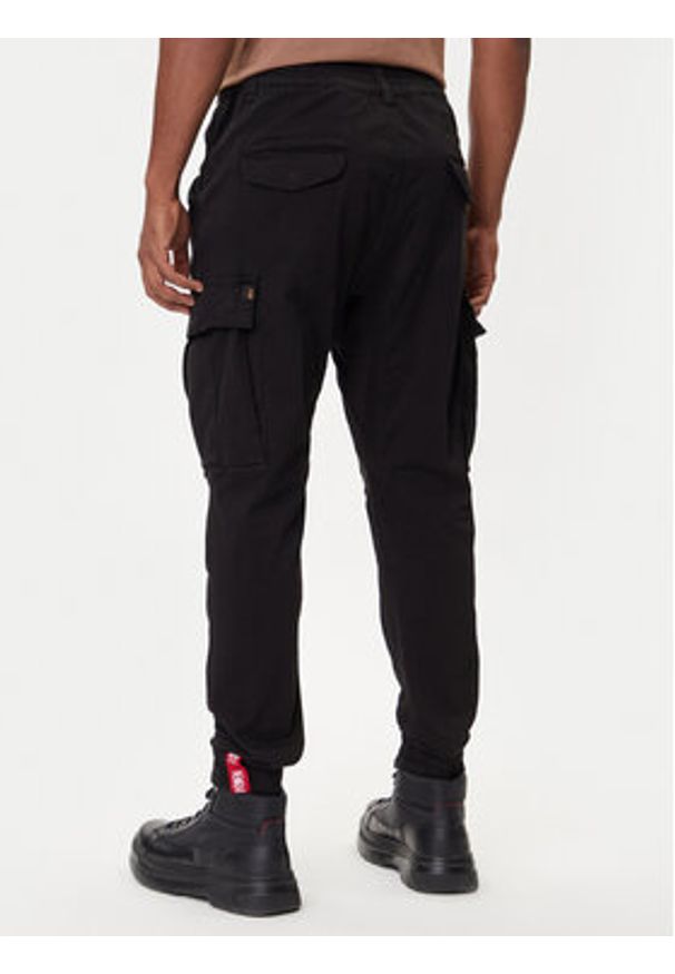 Alpha Industries Joggery Airman 188201 Czarny Tapered Fit. Kolor: czarny. Materiał: bawełna