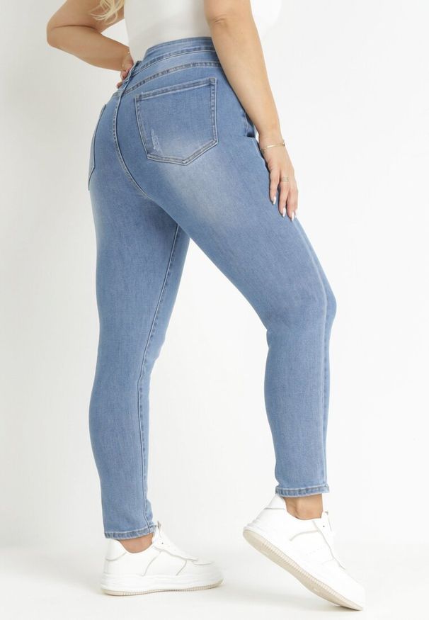 Born2be - Jasnoniebieskie Jeansy Skinny z Efektem Push-Up Liritta. Kolor: niebieski. Wzór: aplikacja
