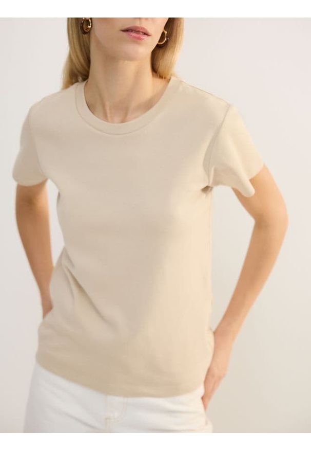 Reserved - Bawełniany t-shirt - złamana biel. Materiał: bawełna