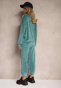 Renee - Ciemnozielony Komplet Dresowy z Weluru Luźna Bluza z Dekoltem w V i Elastyczne Spodnie z Kieszeniami Esparkia. Kolor: zielony. Materiał: dresówka, welur #4