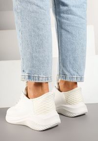 Renee - Białe Buty Sportowe Sneakersy z Siateczki na Podeszwie z Tłoczeniami Kortebia. Okazja: na co dzień. Zapięcie: sznurówki. Kolor: biały. Materiał: jeans #5