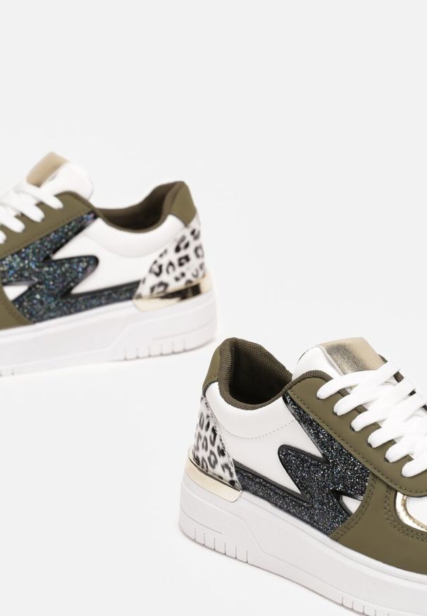 Born2be - Biało-Zielone Sznurowane Sneakersy na Płaskiej Podeszwie z Metaliczną i Brokatową Wstawką Mebassa. Wysokość cholewki: przed kostkę. Kolor: zielony, biały. Szerokość cholewki: normalna. Obcas: na płaskiej podeszwie
