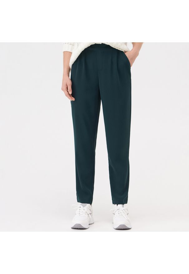 Sinsay - Spodnie chino - Zielony. Kolor: zielony