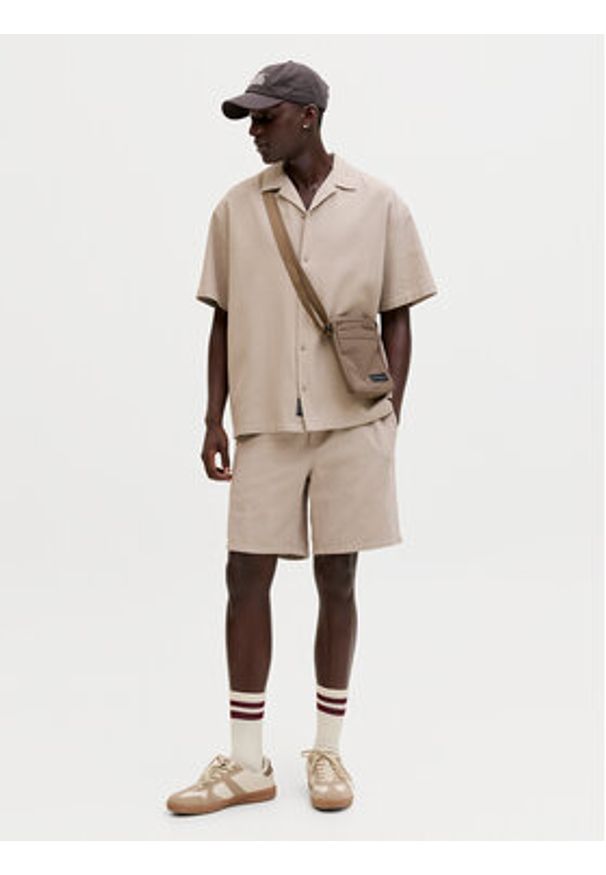 Jack & Jones Szorty materiałowe Jaiden 12295862 Beżowy Relaxed Fit. Kolor: beżowy. Materiał: bawełna