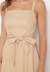 Born2be - Beżowa Sukienka z Wiskozą ze Wzorem Pasków Dolereia. Okazja: na co dzień. Kolor: beżowy. Materiał: wiskoza. Długość rękawa: na ramiączkach. Styl: casual, klasyczny. Długość: midi #2