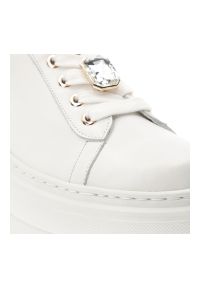 Białe Sneakersy Karino Stylowe Obuwie Damskie Na Platformie. Kolor: biały. Materiał: skóra. Wzór: aplikacja. Obcas: na platformie #7