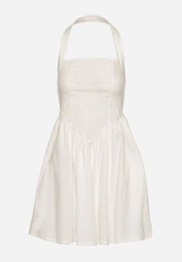 Born2be - Biała Bawełniana Sukienka Rozkloszowana na Szyję Kolaniela. Okazja: na co dzień. Kolor: biały. Materiał: bawełna. Sezon: wiosna. Typ sukienki: proste. Styl: elegancki, casual #4