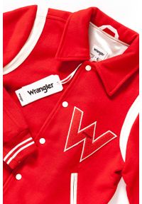 Wrangler - DAMSKA KURTKA PRZEJŚCIOWA WRANGLER BOMBER JACKET SALSA RED W4130VUWN. Materiał: skóra ekologiczna. Wzór: aplikacja. Sezon: lato #10