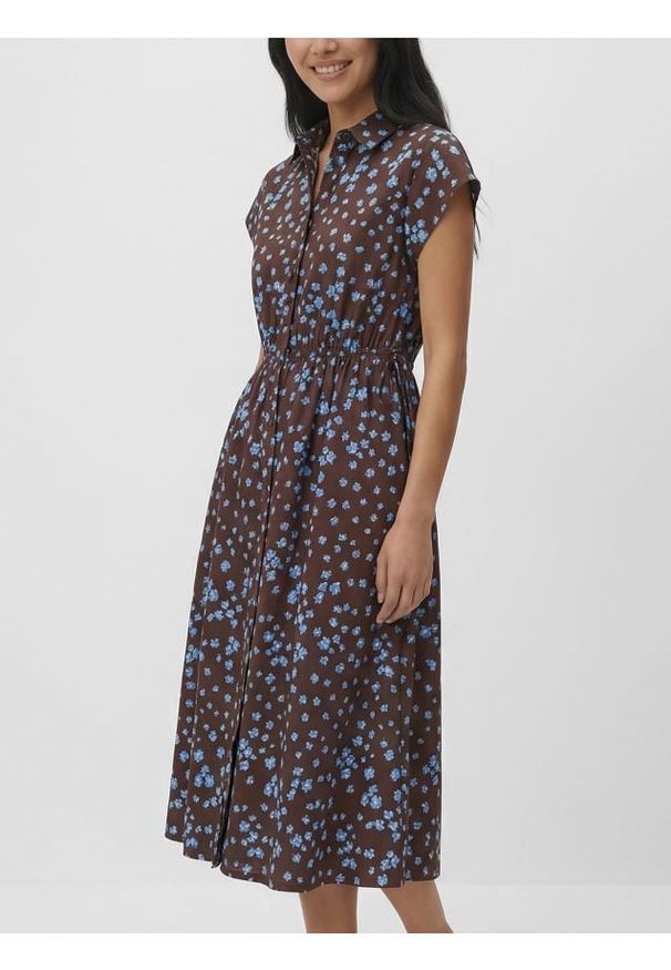 Reserved - Sukienka midi w kwiaty - ciemnobrązowy. Kolor: brązowy. Materiał: bawełna. Wzór: kwiaty. Długość: midi