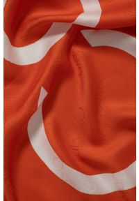 Calvin Klein szal damski kolor pomarańczowy wzorzysty. Kolor: pomarańczowy. Materiał: tkanina #2