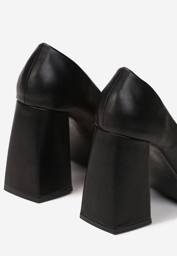 Born2be - Czarne Wsuwane Czółenka na Słupku z Kwadratowym Noskiem Zaylin. Zapięcie: bez zapięcia. Kolor: czarny. Obcas: na słupku. Styl: elegancki
