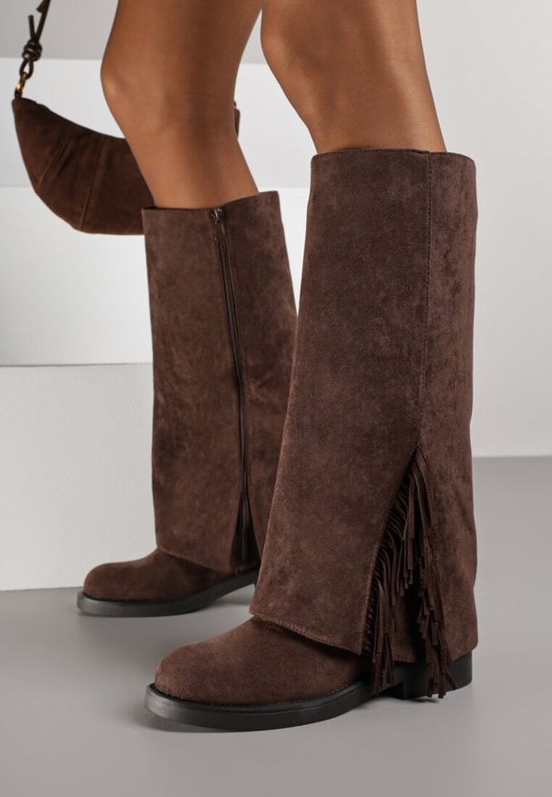 Born2be - Brązowe Kozaki z Wywiniętą Cholewką i Frędzlami Reisela. Okazja: na co dzień. Kolor: brązowy. Szerokość cholewki: normalna. Styl: casual