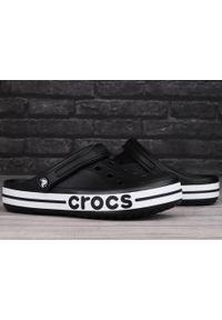 Klapki męskie sportowe Crocs CROCBAND. Kolor: biały, czarny, wielokolorowy. Styl: sportowy