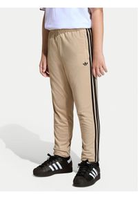 Adidas - adidas Spodnie dresowe adicolor SST KE2864 Beżowy Regular Fit. Kolor: beżowy. Materiał: syntetyk #1