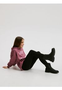 Reserved - Prążkowane legginsy - czarny. Kolor: czarny. Materiał: prążkowany