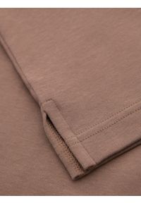Ombre Clothing - Koszulka męska polo z dekoltem na zamek - jasnobrązowa V3 - Rozmiar: XXL. Okazja: na co dzień. Typ kołnierza: polo. Kolor: brązowy. Materiał: bawełna, elastan, dzianina. Styl: sportowy, casual, elegancki