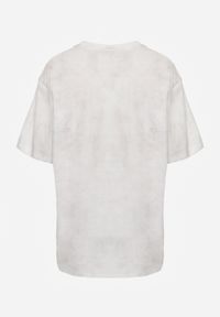 Born2be - Biały Oversizowy T-shirt z Bawełny Zdobiony Haftem z Cekinami Pidella. Okazja: na co dzień. Kolor: biały. Materiał: bawełna. Wzór: aplikacja, haft. Styl: elegancki, casual #5