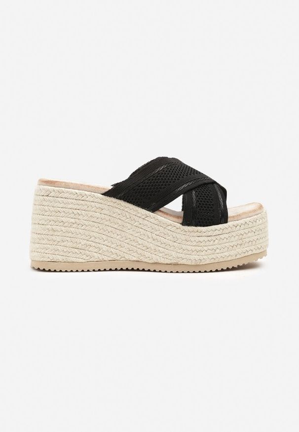 Born2be - Czarne Klapki na Koturnie w Stylu Boho z Ażurowymi Paskami Neowena. Okazja: na co dzień. Nosek buta: otwarty. Kolor: czarny. Wzór: ażurowy. Sezon: lato. Obcas: na koturnie. Styl: boho