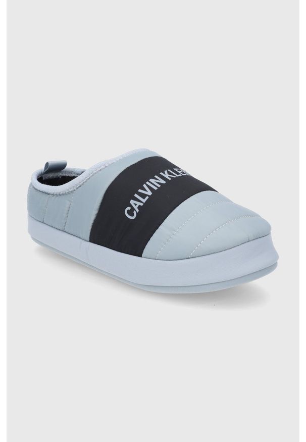 Calvin Klein Jeans Kapcie kolor szary. Kolor: szary. Materiał: włókno, materiał, guma