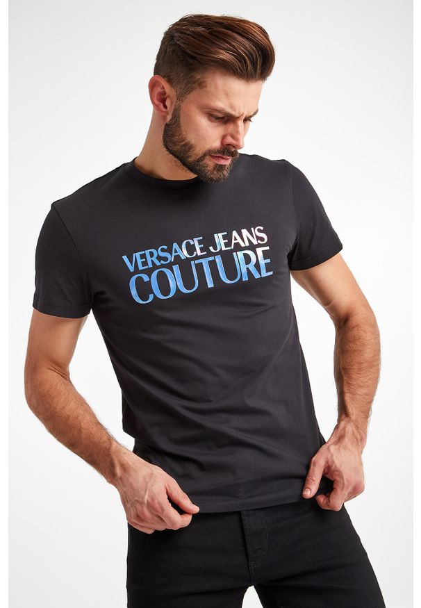 Versace Jeans Couture - T-shirt VERSACE JEANS COUTURE. Długość rękawa: krótki rękaw. Długość: krótkie. Wzór: nadruk
