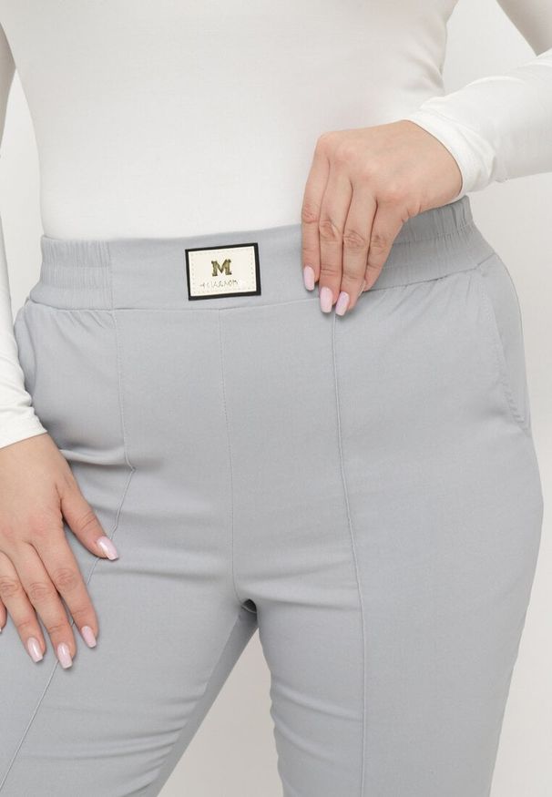 Born2be - Jasnoszare Spodnie z Wysokim Stanem i Gumką w Pasie Geminia. Okazja: na co dzień. Stan: podwyższony. Kolor: szary. Materiał: guma. Styl: casual