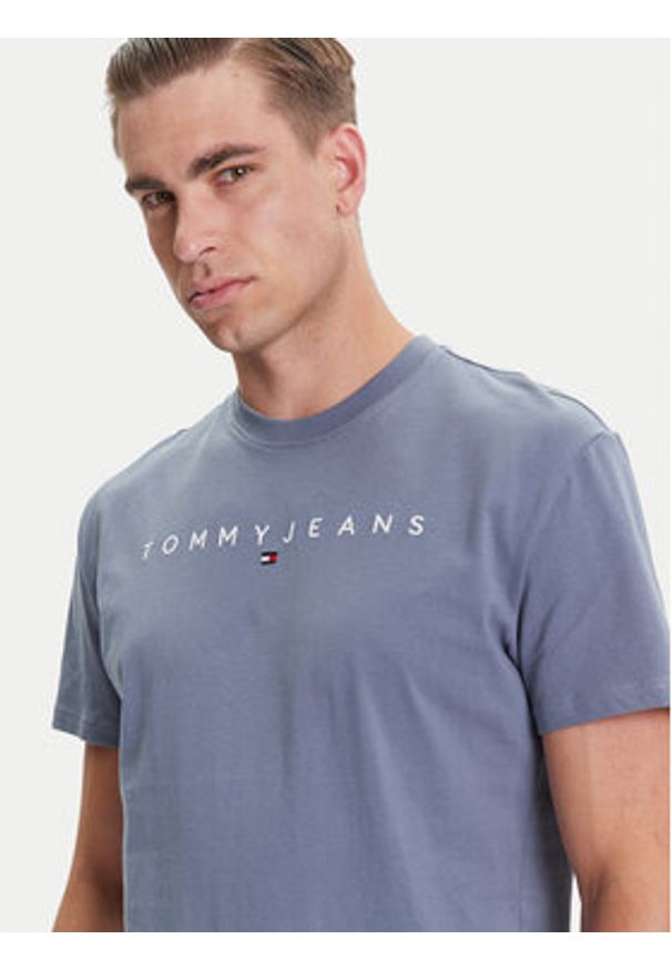 Tommy Jeans T-Shirt Linear Logo DM0DM20744 Niebieski Regular Fit. Kolor: niebieski. Materiał: bawełna
