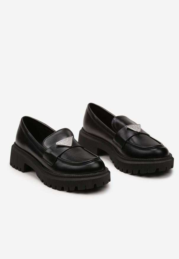 Renee - Czarne Mokasyny z Ekoskóry na Grubej Podeszwie z Klamrą z Cyrkoniami Azzelia. Okazja: na uczelnię. Zapięcie: klamry. Kolor: czarny. Wzór: aplikacja