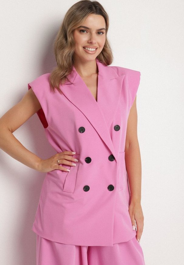 Born2be - Różowa Kamizelka Garniturowa z Usztywnionymi Ramionami Ellavessa. Okazja: na co dzień. Kolor: różowy. Materiał: jeans. Styl: casual, elegancki