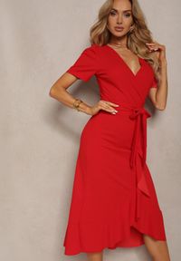 Renee - Czerwona Kopertowa Sukienka z Falbanką Caronia. Okazja: na spotkanie biznesowe. Kolor: czerwony. Typ sukienki: kopertowe. Styl: elegancki, biznesowy #4