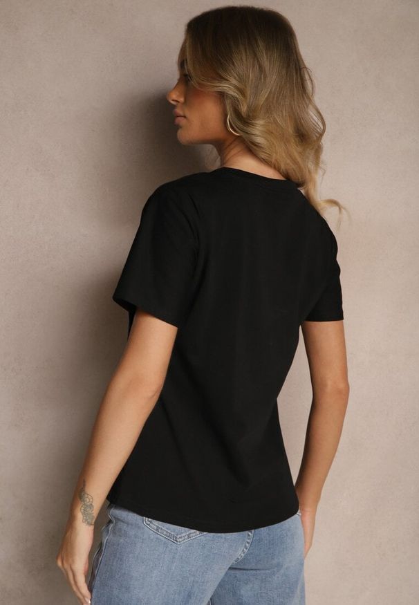 Renee - Czarny Bawełniany T-shirt z Kokardą 3D i Nadrukiem Tortu Sanaviela. Okazja: na co dzień. Typ kołnierza: kokarda. Kolor: czarny. Materiał: bawełna. Wzór: nadruk. Styl: klasyczny, elegancki, casual