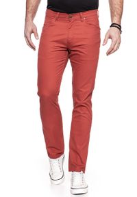 Wrangler - WRANGLER GREENSBORO RED OCHRE W15QAN73L. Materiał: materiał. Wzór: jednolity #3