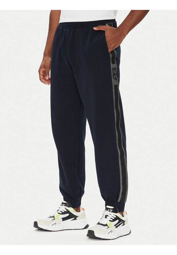 EA7 Emporio Armani Spodnie dresowe 7M000545 AF12660 UB102 Granatowy Modern Fit. Kolor: niebieski. Materiał: bawełna, syntetyk