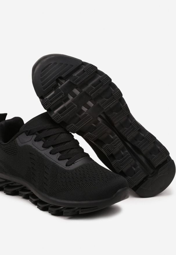 Born2be - Czarne Buty Sportowe Sneakersy z Tłoczoną Podeszwą Leathrose. Okazja: na co dzień. Zapięcie: sznurówki. Kolor: czarny. Materiał: jeans. Sezon: lato, wiosna