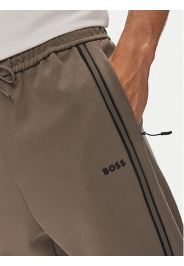 BOSS - Boss Spodnie dresowe Hadiko 1 50523895 Szary Regular Fit. Kolor: szary. Materiał: bawełna, syntetyk
