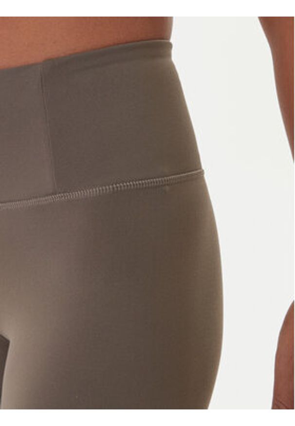 GIRLFRIEND COLLECTIVE - Girlfriend Collective Szorty sportowe Float 4023 Beżowy Slim Fit. Kolor: beżowy. Materiał: syntetyk