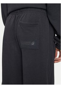Guess Spodnie dresowe Emis Z4YB00 KAIJ1 Czarny Relaxed Fit. Kolor: czarny. Materiał: bawełna