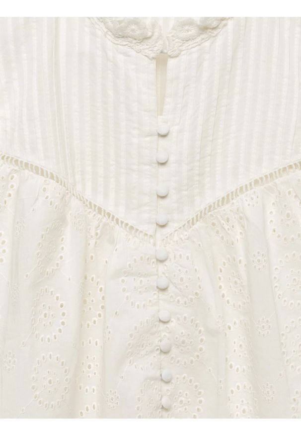 Big-Star - Bluzka damska bawełniana z rękawem 3/4 biała Bohna 100. Okazja: na spacer, na spotkanie biznesowe, do pracy. Typ kołnierza: kołnierzyk stójkowy, kołnierz z falbankami. Kolor: biały. Materiał: bawełna. Wzór: ażurowy, haft, aplikacja. Styl: biznesowy, elegancki, boho